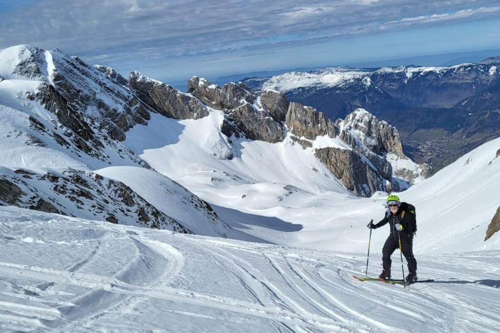 Ski Aux Pieds Et Pieds Dans L'Eau Ле Контамин-Монжоа Екстериор снимка